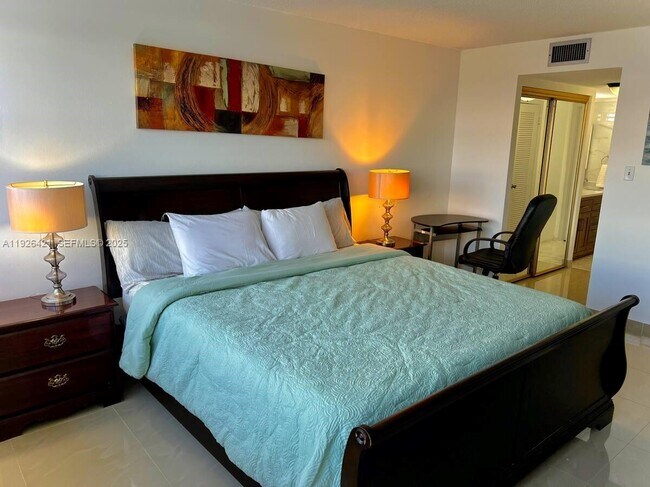 Building Photo - 18041 Biscayne Blvd