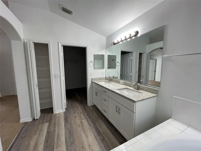 Building Photo - 10604 Cobham Wood Ct