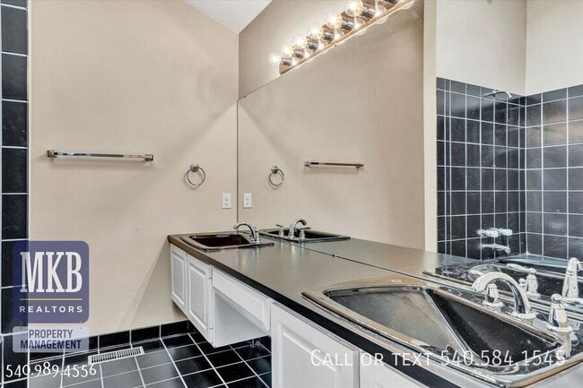 Building Photo - 4978 Hunting Hills Cir