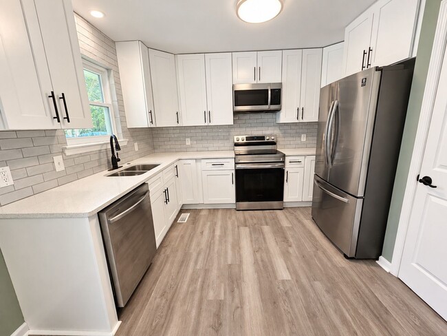 Building Photo - 492 Foster Dr