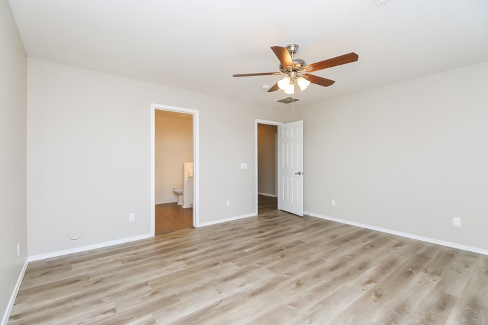 Building Photo - 2328 E Meadow Chase Dr