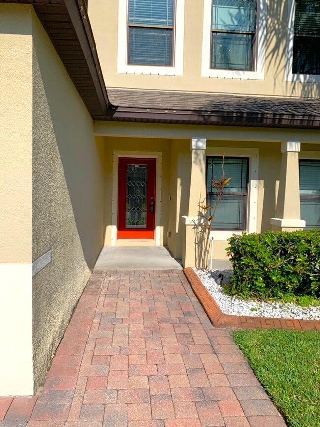 Building Photo - 2402 Okalani St