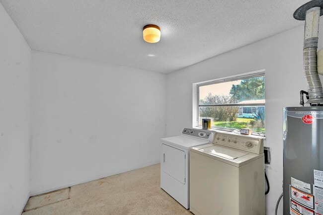 Building Photo - 160 NE Bracken Rd