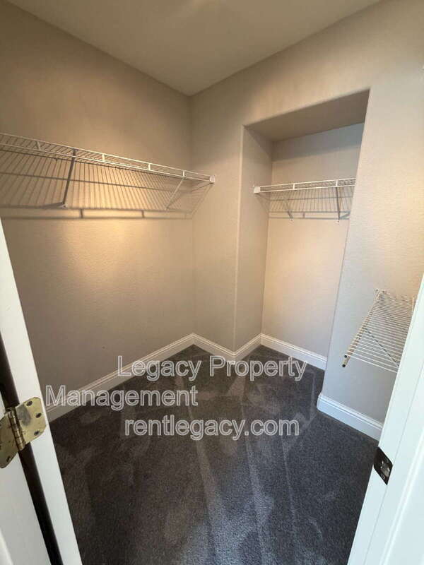 Building Photo - 4010 Hiller Ln