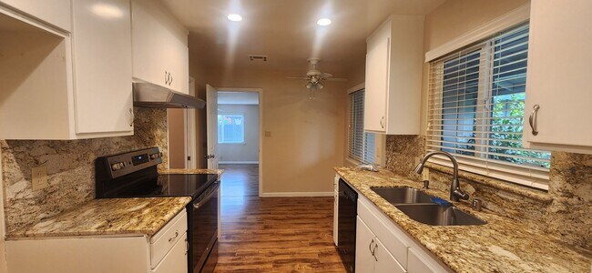 Building Photo - Beautifully Updated 3 Bedroom 2 Bathroom Home in the Highly Desirable S. Land park Neighborhood