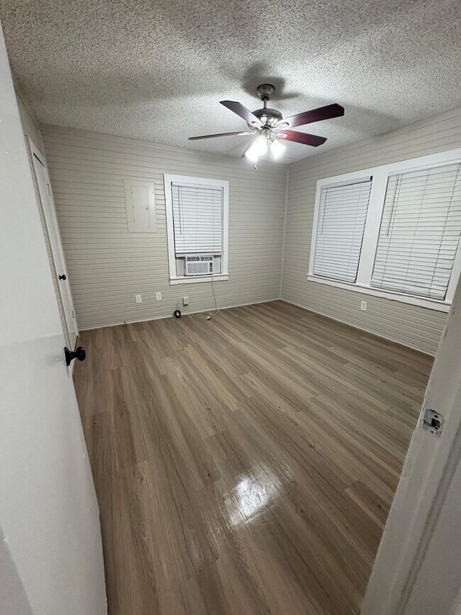 Building Photo - 3604 N Terry St