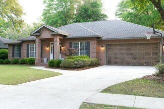 Building Photo - 1204 Basin Creek Cove