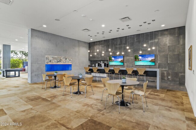 Building Photo - 7180 E Kierland Blvd