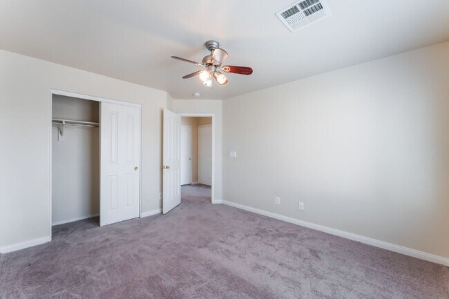 Building Photo - Gated Community Townhome 2 bedroom, 2 bathroom, 1 car garage