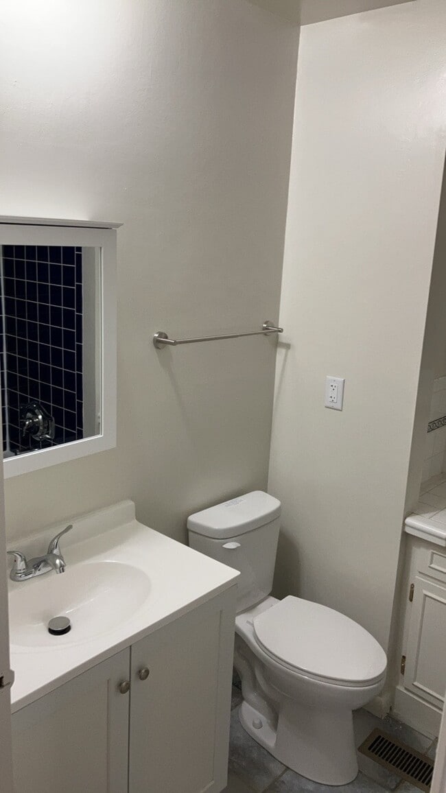 Building Photo - 970 W Alkaline Springs Rd