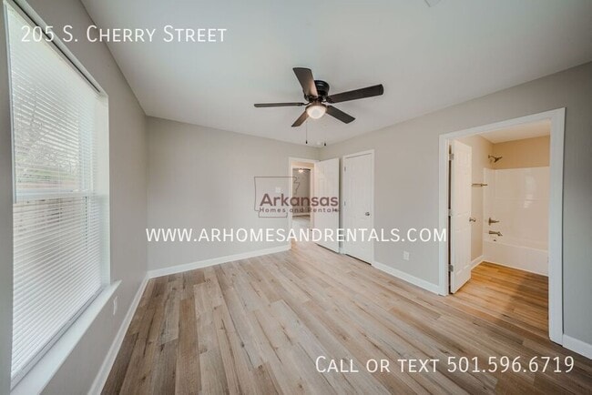 Building Photo - 205 S Cherry St