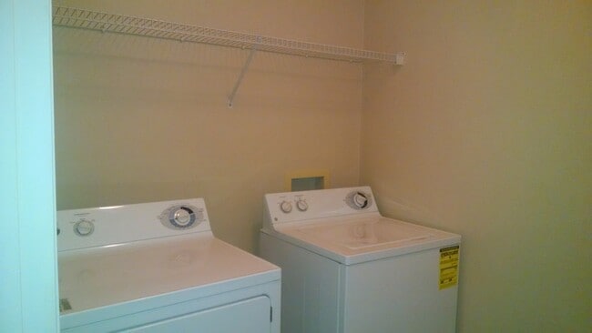 Building Photo - 10961 Burnt Mill Rd