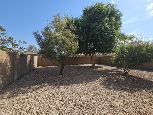 Building Photo - 2569 E Silversmith Trail