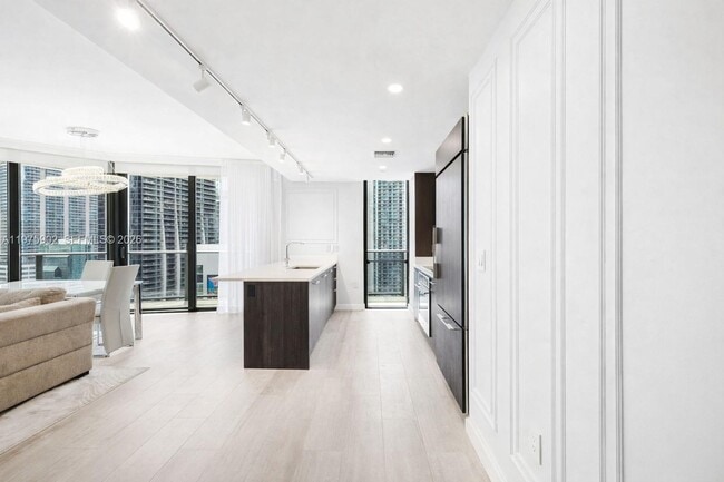 Building Photo - 45 SW 9th St