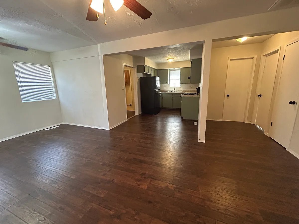 Building Photo - 1409 N Clay Ave