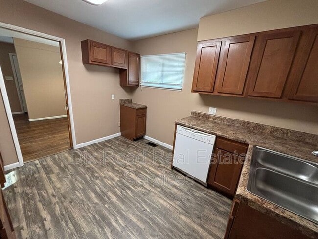 Building Photo - 5441 Bayside Dr