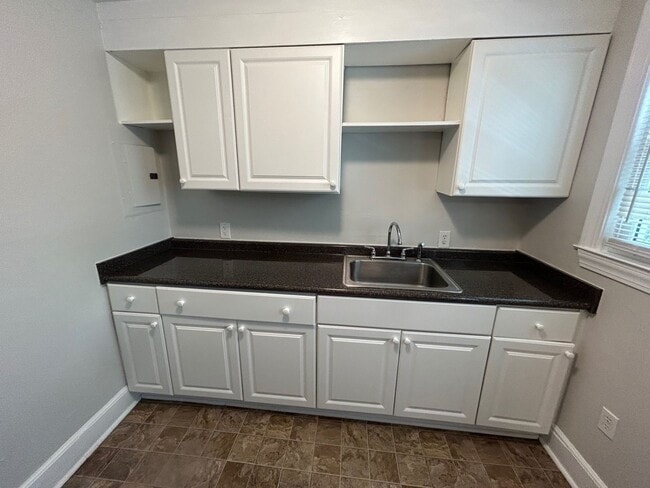 Building Photo - 1810 Atascadero Dr
