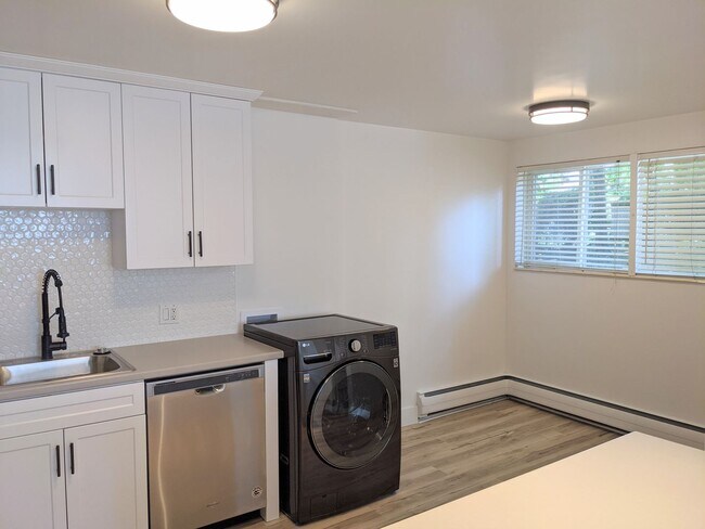 Building Photo - Executive 2 bedroom in the heart of sugarh...