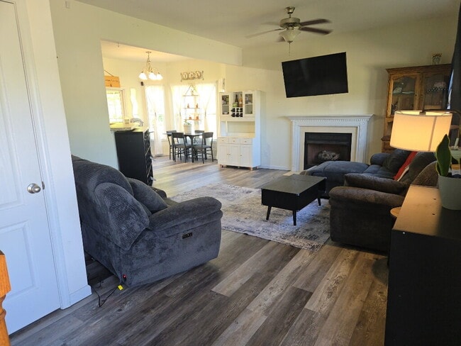 Building Photo - 213 Cottage Brook Ct