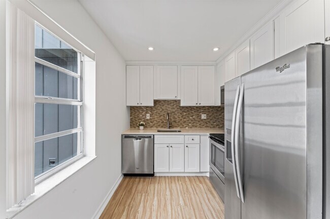 Building Photo - 230 Normandy Ln