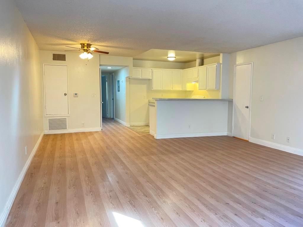 Building Photo - 10225 Hillhaven Ave