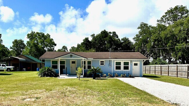 Building Photo - Beautiful Sunsets! Close to Historic District, Shopping & Beaches!