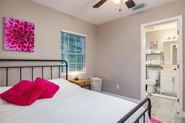 Building Photo - 113 W Adalee St