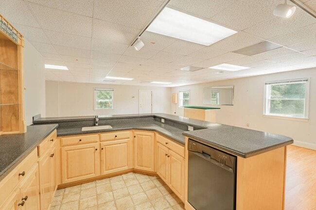 Building Photo - 785 Glenwood Dr