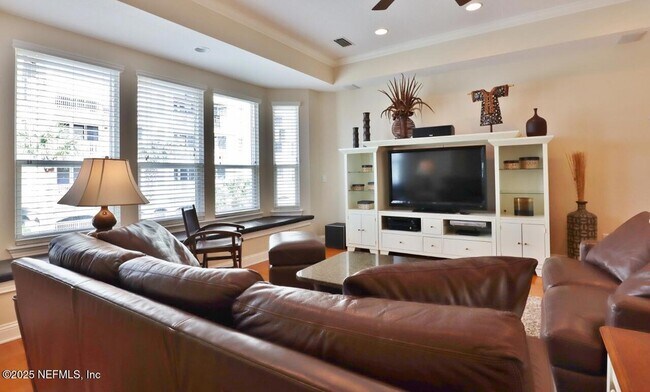 Building Photo - 1111 1st St N