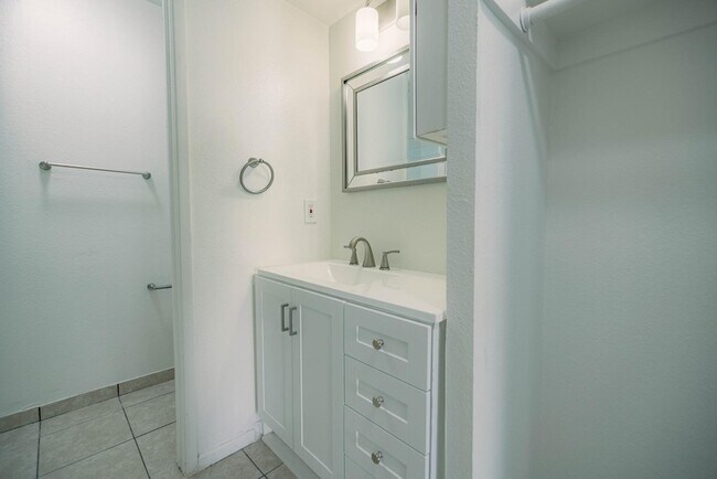 Building Photo - 1650 N 87th Terrace