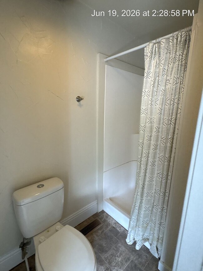 Building Photo - 142 Lorentz St
