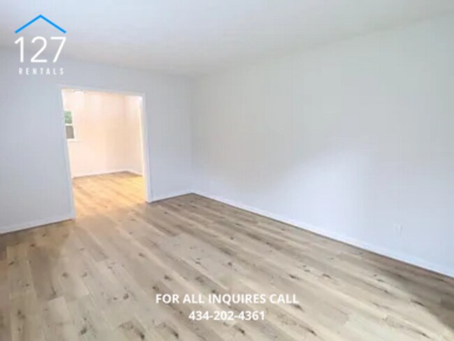 Building Photo - Beautifully Renovated 3 Bedroom Home in Pr...