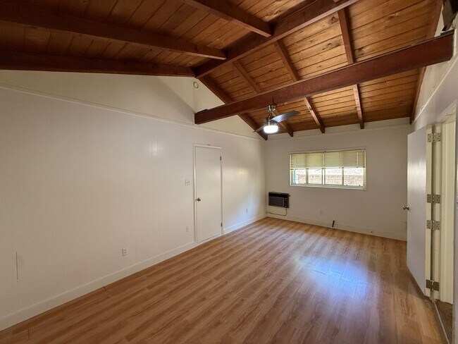 Building Photo - Large Ranch-Style Home in Vista