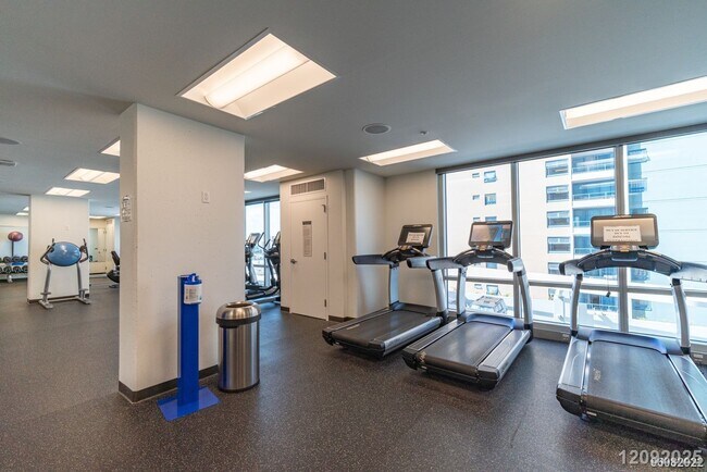 Building Photo - Ke Kilohana –$2700 Modern 1 Bed / 1 Bath Condo with Parking in Ward Village