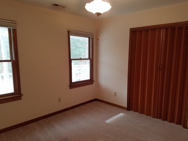 Building Photo - 4 bedroom home on cul-de-sac