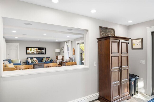 Building Photo - 138 Carroll Ave