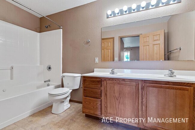 Building Photo - 109 McDowell Dr