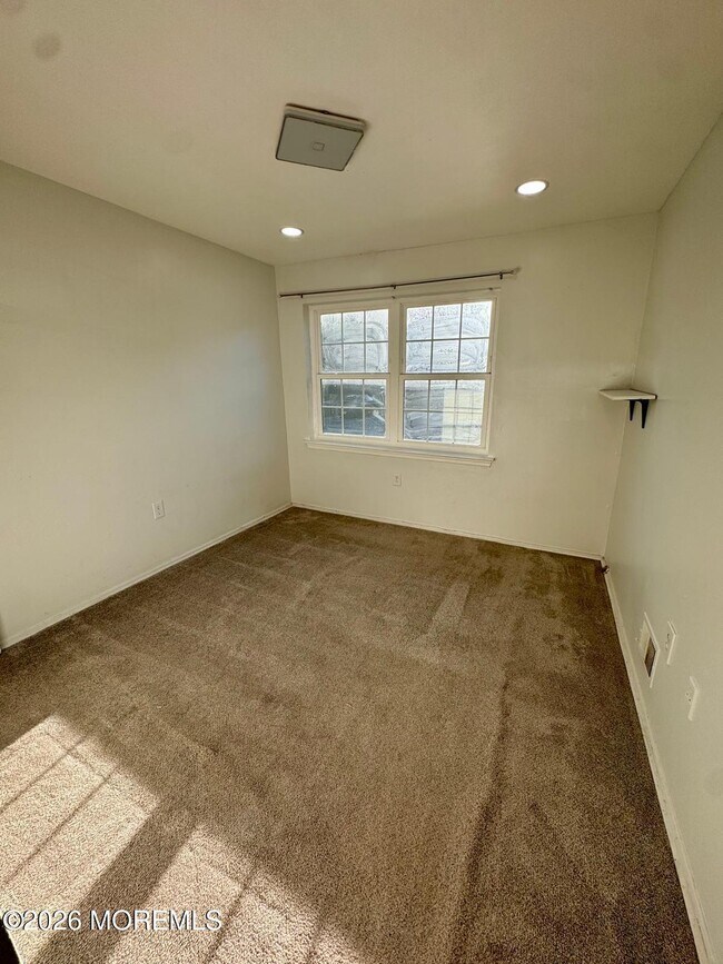 Building Photo - 1202 Green Hollow Dr