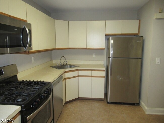 Building Photo - 133 Woods Edge Dr
