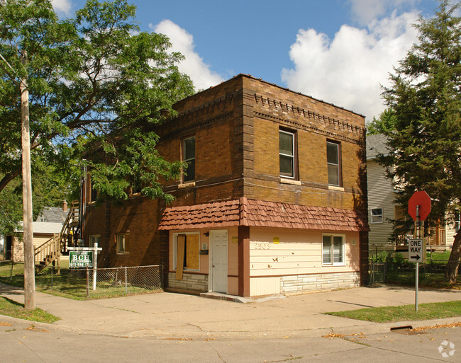 Primary Photo - 2503 Irving Ave N
