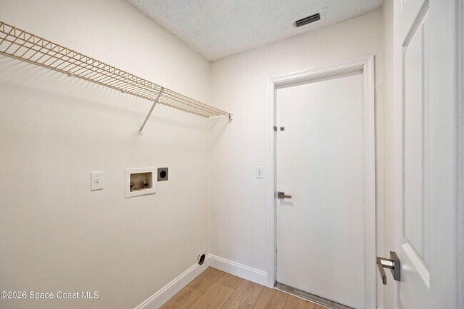 Building Photo - 320 Wisteria Ave NW