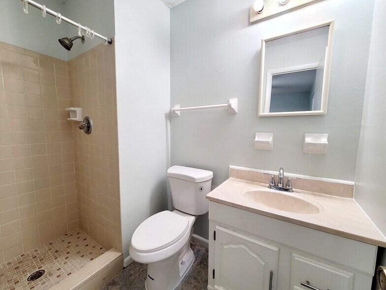 Building Photo - 2260 NW 36th Pl