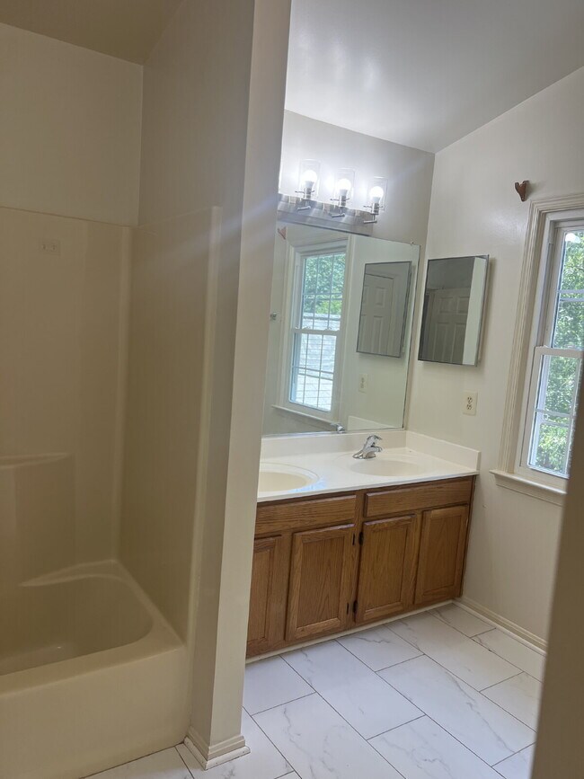 Building Photo - Spacious Colonial Home for Rent in Chancel...