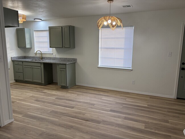 Building Photo - 522 W Highland St