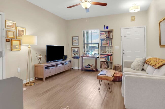 Building Photo - 522 Arthur St