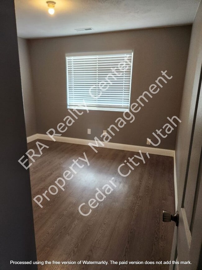 Building Photo - Move-In Discount!! 2 bedroom - 2 Bathroom Twin Home