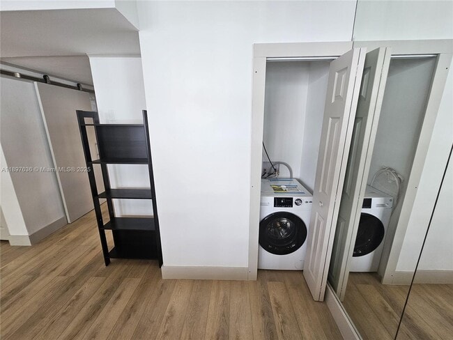 Building Photo - 1408 Brickell Bay Dr