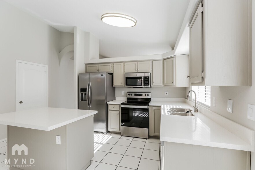 Building Photo - 1045 W Todd Dr