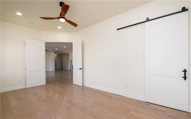 Building Photo - 537 Stillwood Dr