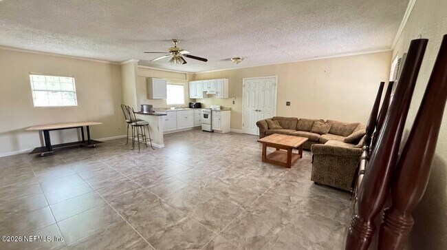 Building Photo - 5557 Floral Ave